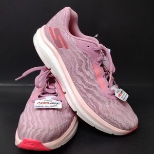 - NEW SKECHERS  GORUN WOMAN'S ATLETIC SHOES SIZE ;8.5